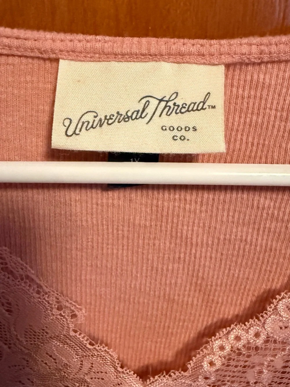 NWT Universal Thread Short Sleeve Lace Trim V-Neck Top - Picture 3 of 11